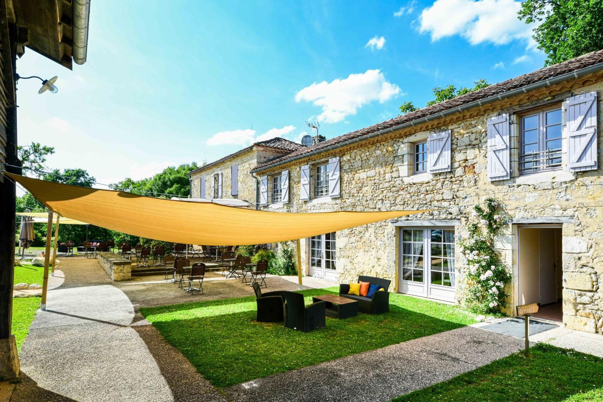 Logis L'Auberge De Larressingle Экстерьер фото